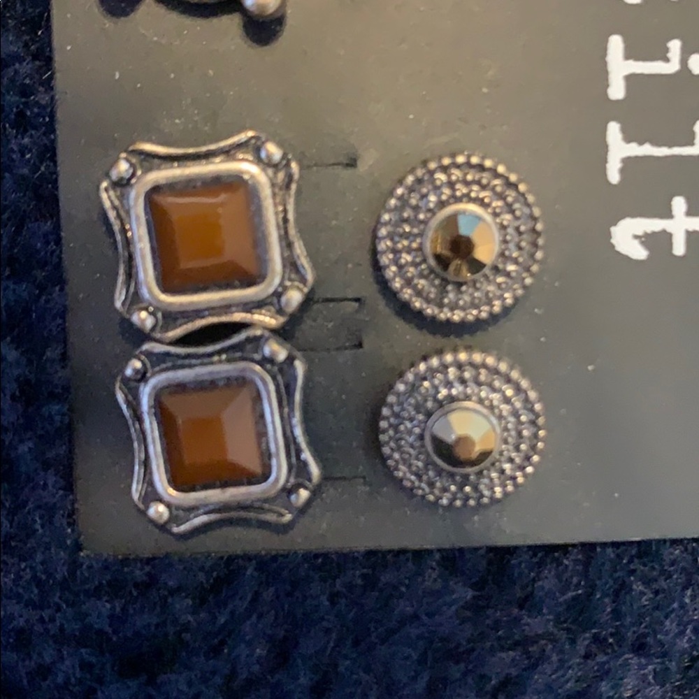 Earring - Picture 4 of 5